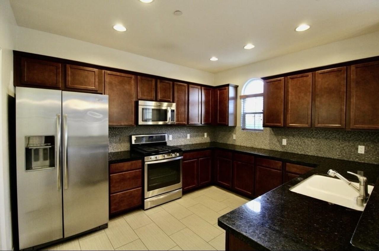 52065 Graythorn Way - Photo 7 of 19