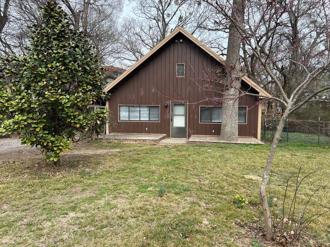 537 Seminary Ave - Photo 3 of 24