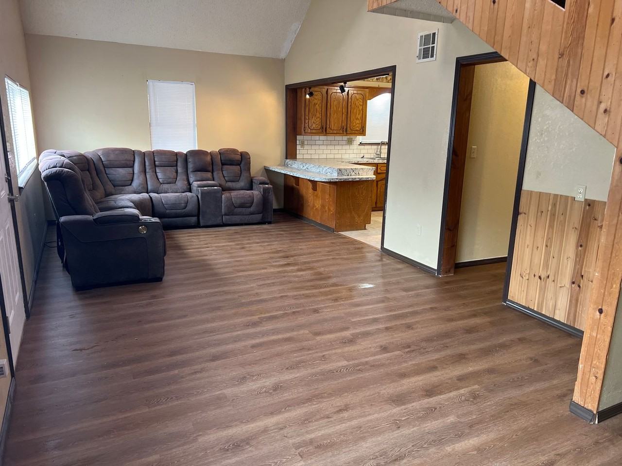 537 Seminary Ave - Photo 5 of 24