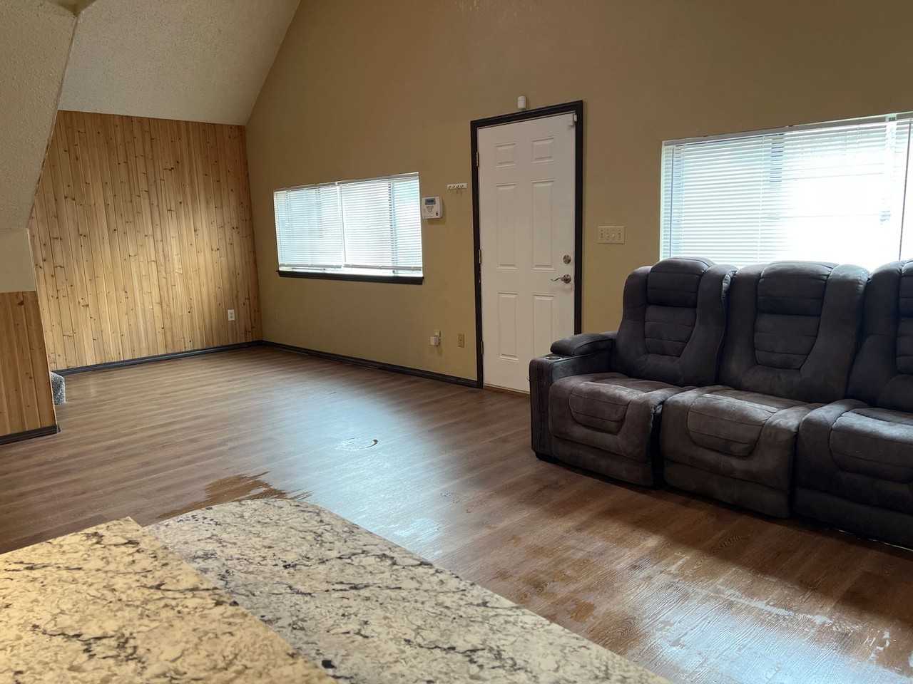 537 Seminary Ave - Photo 6 of 24