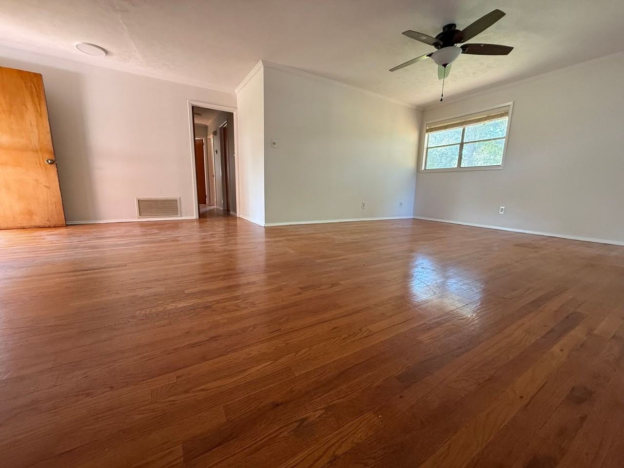 1821 Grove Hill Ln - Photo 4 of 19