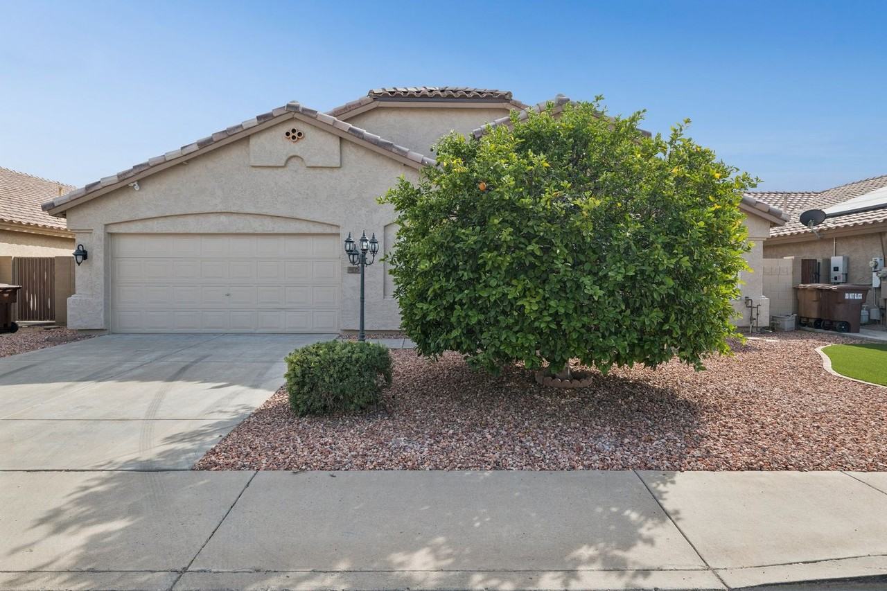 9235 W Marconi Ave - Photo 2 of 42
