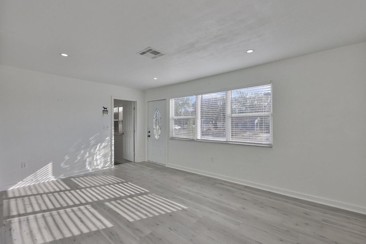 700 S Glenwood Ave - Photo 6 of 39