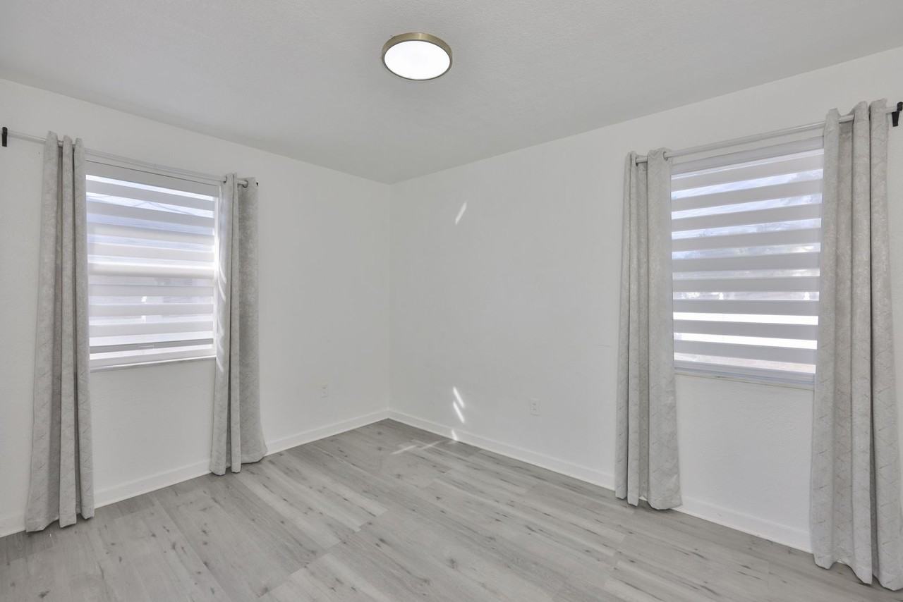 700 S Glenwood Ave - Photo 7 of 39