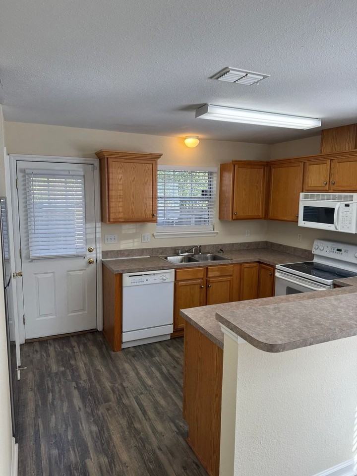 1945 Nena Hills Dr - Photo 3 of 14