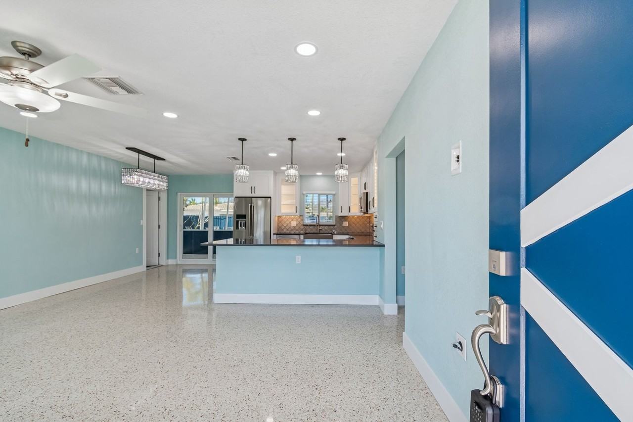 10132 Paradise Blvd - Photo 3 of 38