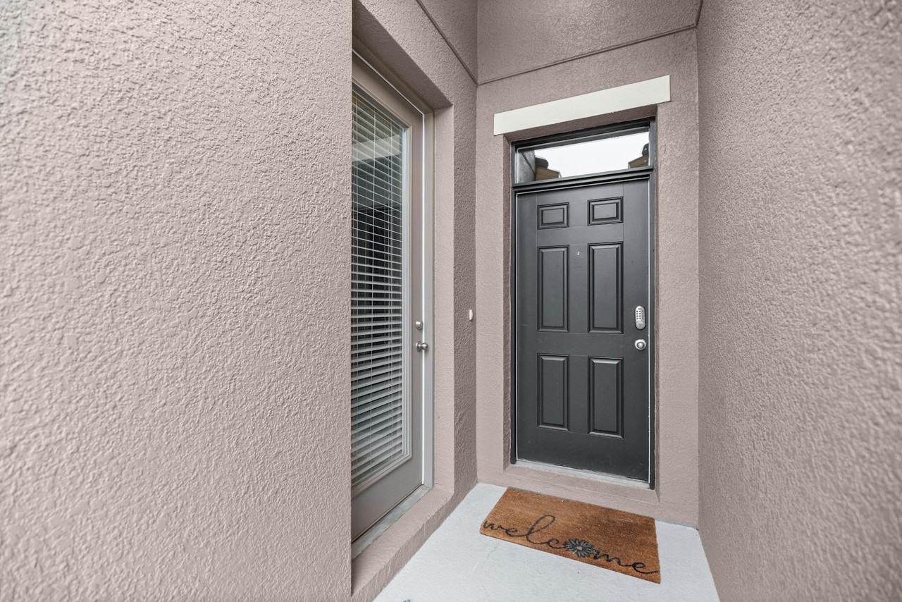 5023 Southwest 58th Place - Photo 2 of 28