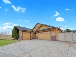 featured image of 3349 N Justin Ave