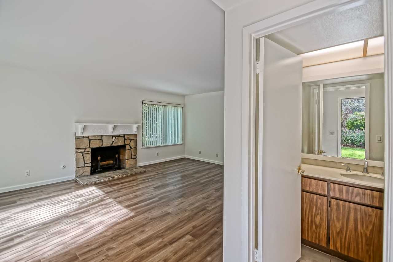 28039 Ridgebrook Ct - Photo 4 of 33