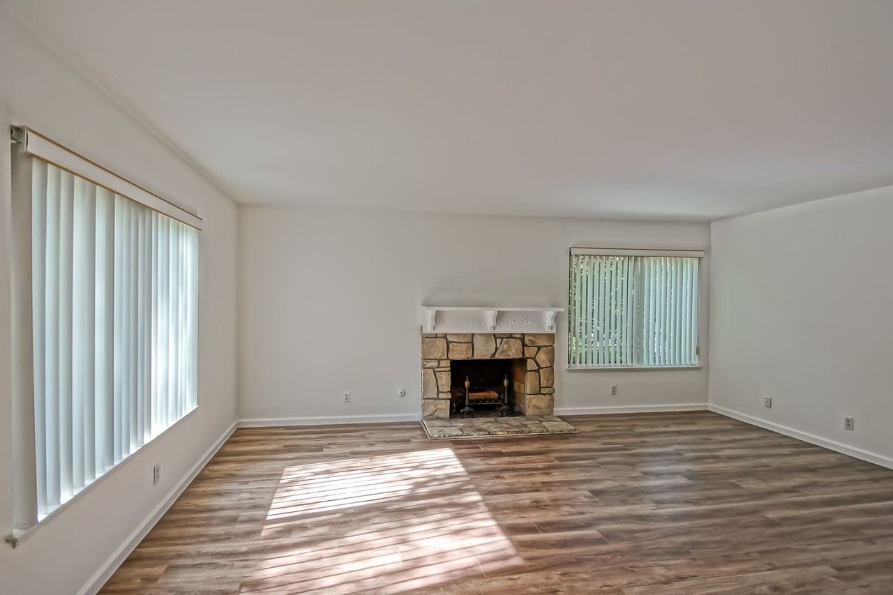 28039 Ridgebrook Ct - Photo 5 of 33