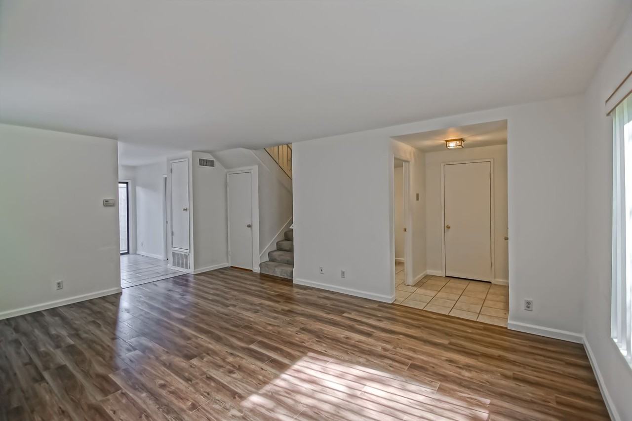 28039 Ridgebrook Ct - Photo 6 of 33