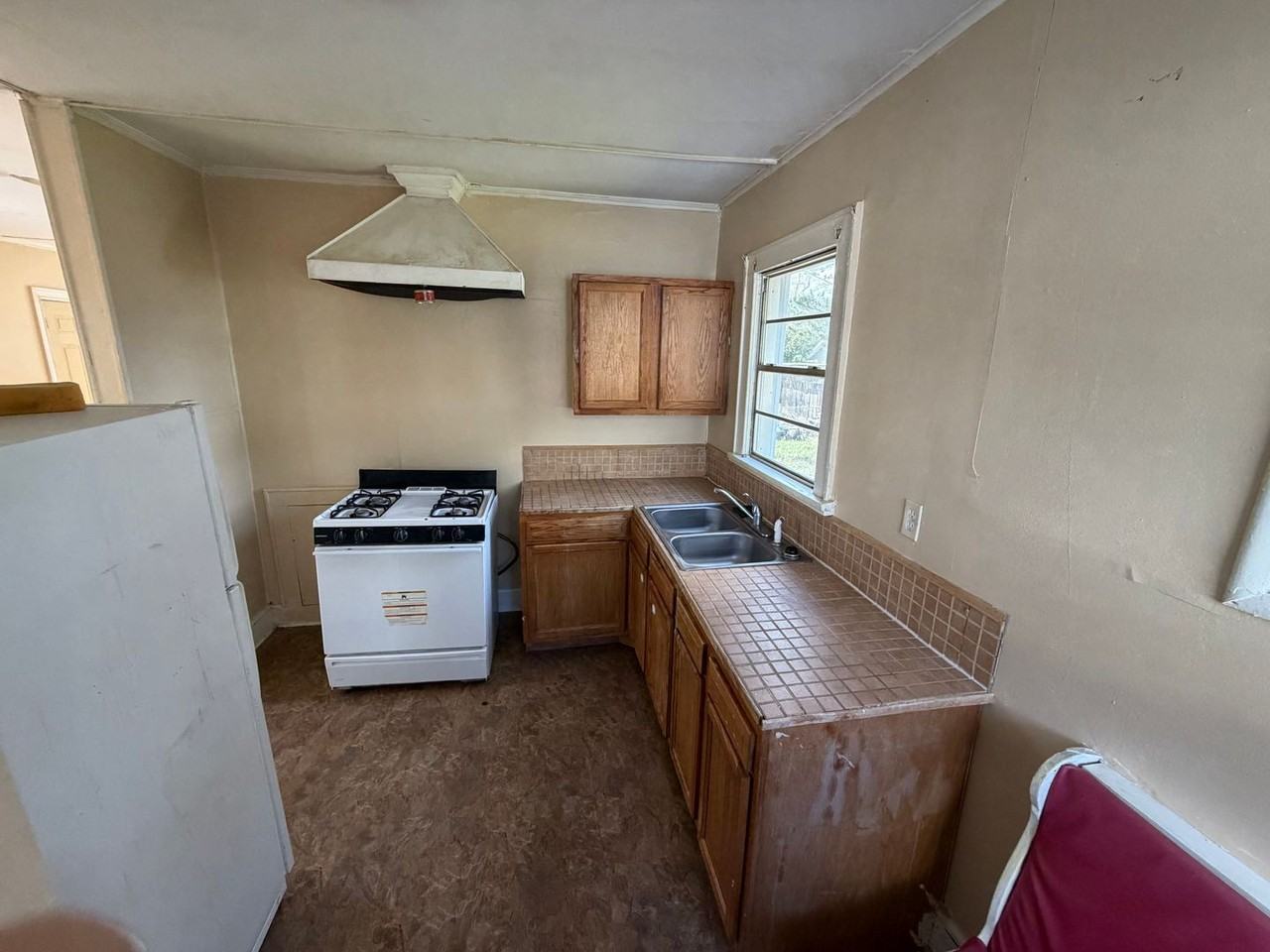 148 E Herndon St - Photo 4 of 13