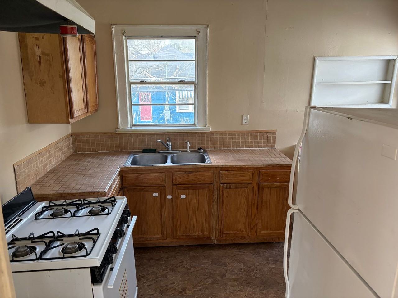 148 E Herndon St - Photo 5 of 13