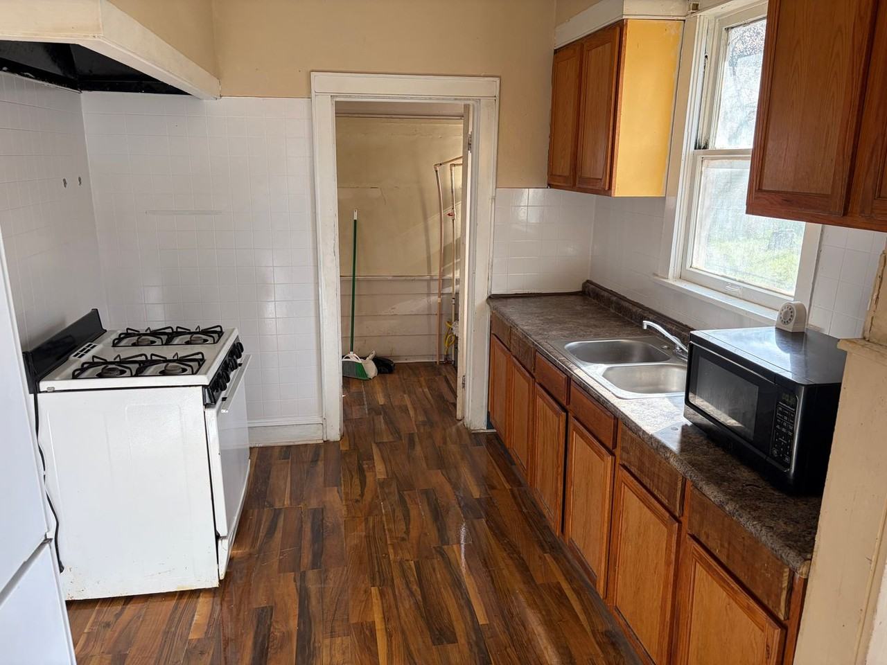 147 E Lister St - Photo 5 of 15