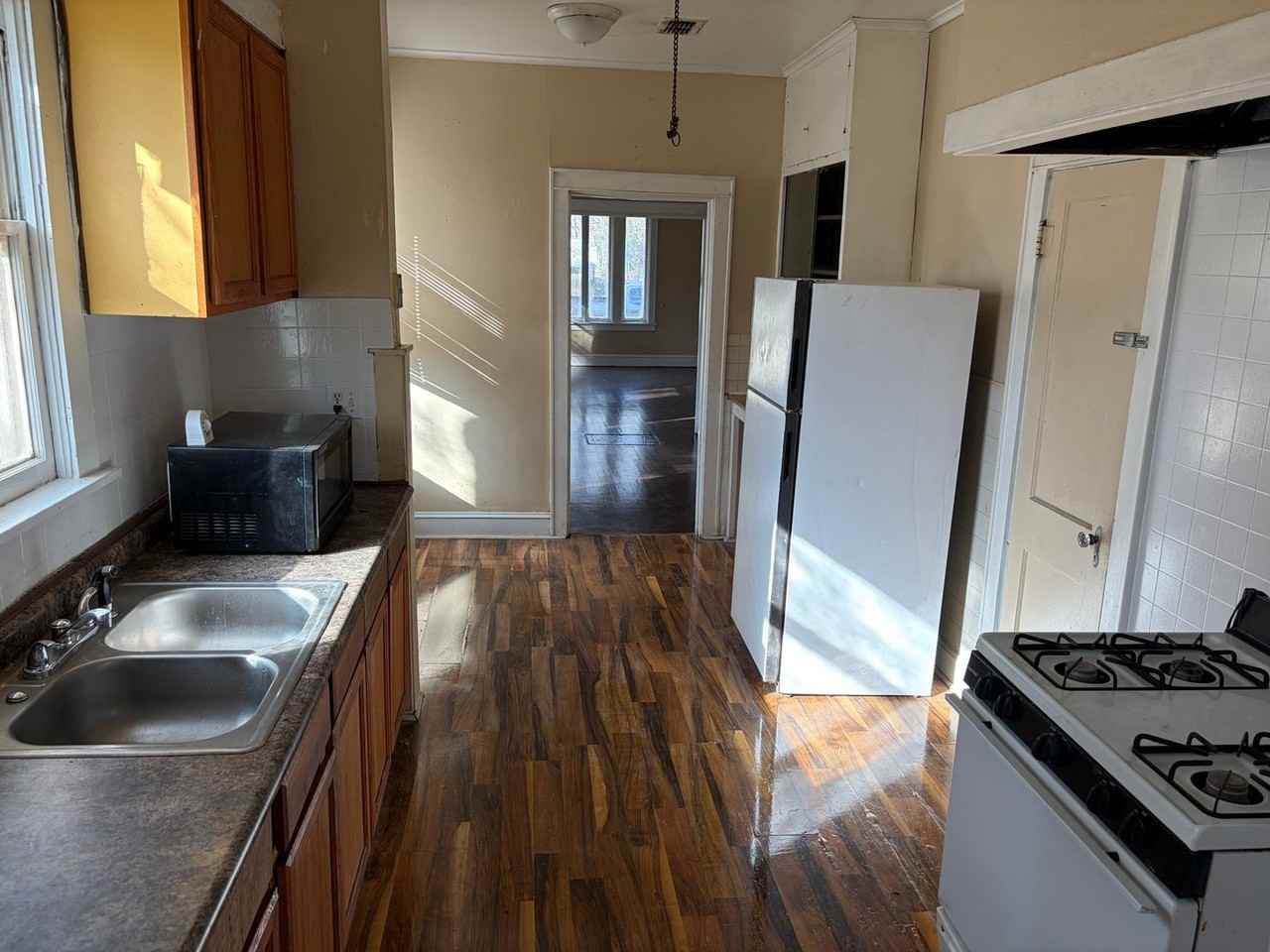 147 E Lister St - Photo 7 of 15