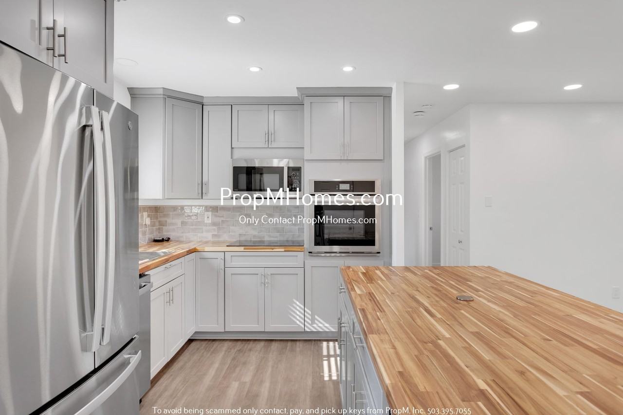 7600 7600 SE Crystal Springs Blvd - NEW PROPERTY - Photo 3 of 25