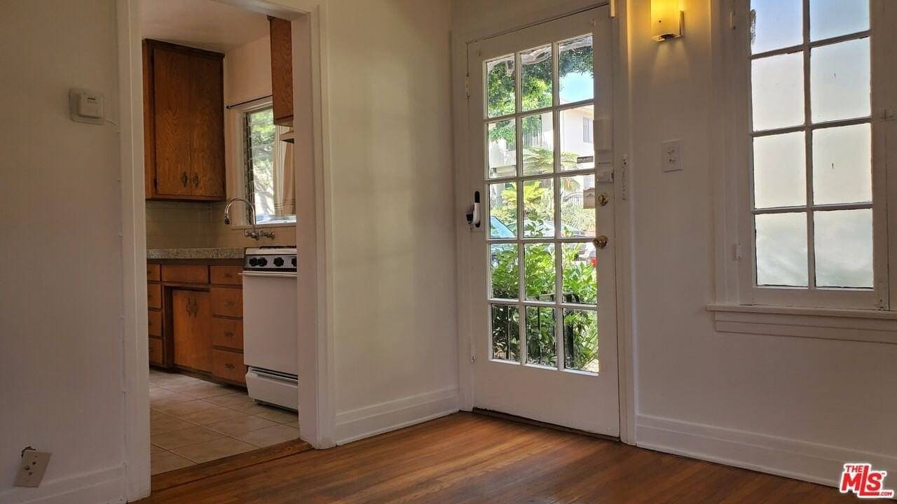 1118 20th St unit: Front - Photo 2 of 9