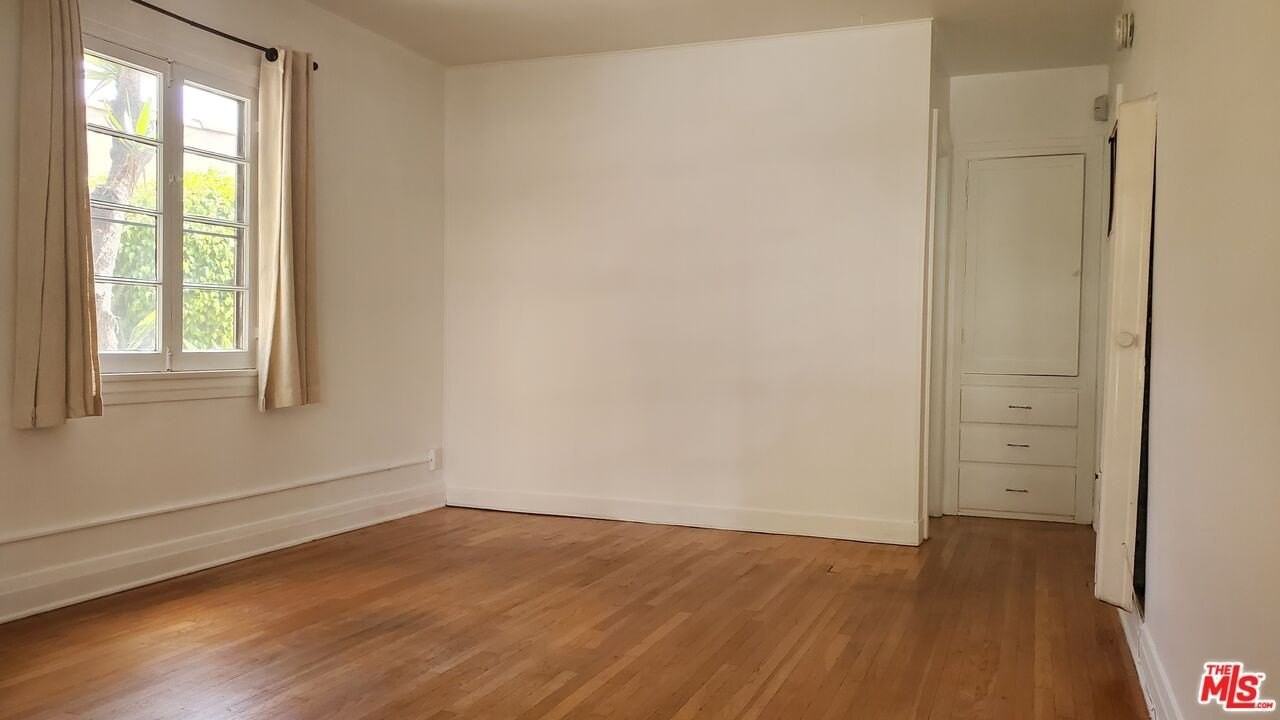 1118 20th St unit: Front - Photo 3 of 9