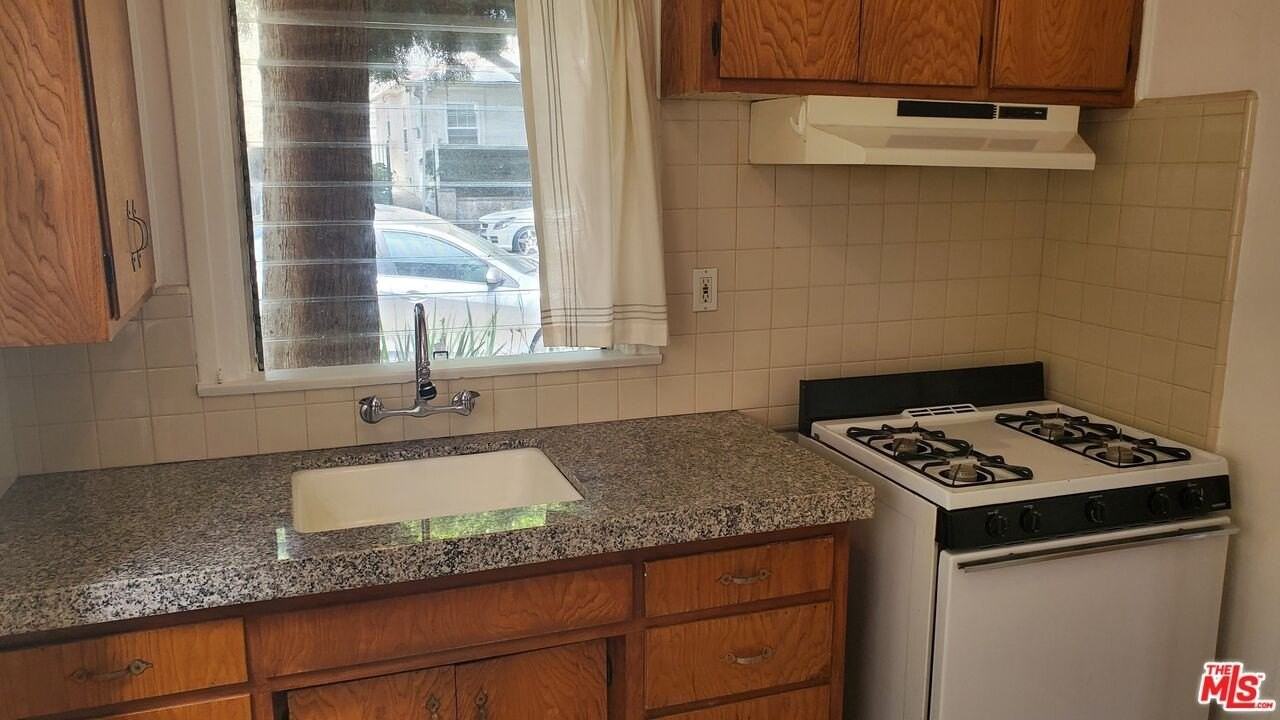 1118 20th St unit: Front - Photo 4 of 9