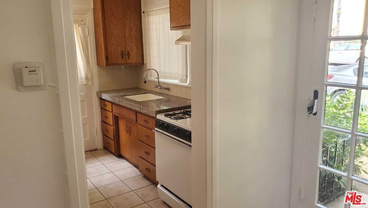 1118 20th St unit: Front - Photo 5 of 9