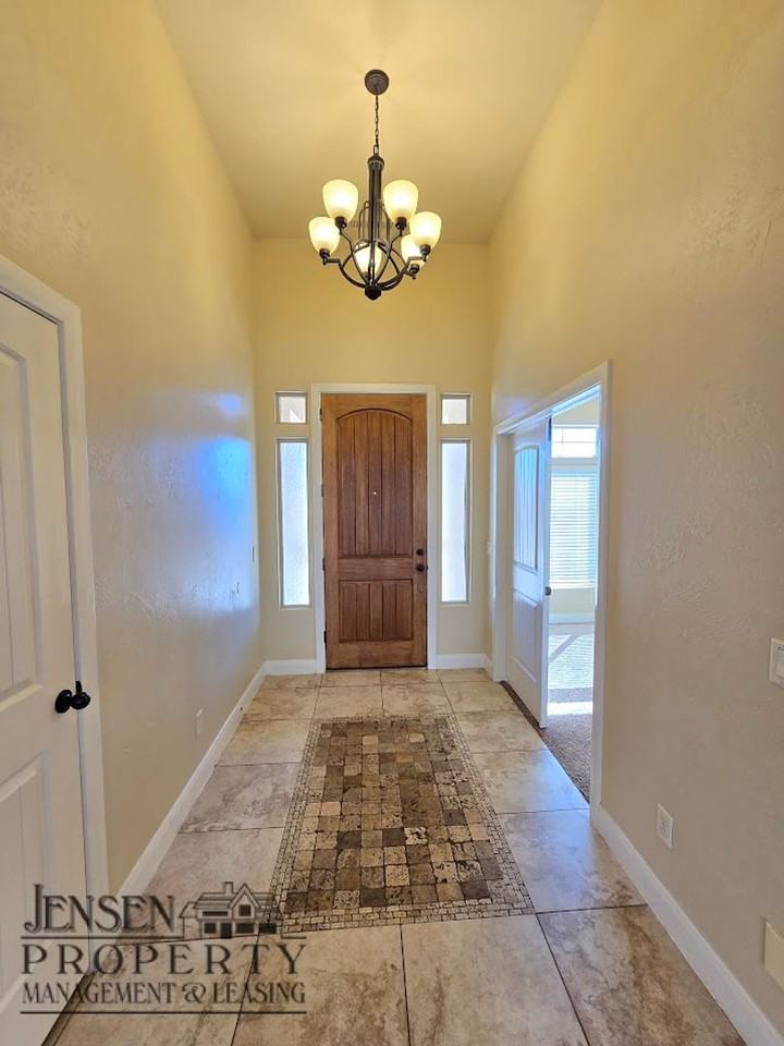 2505 E 10 North Cir - Photo 4 of 35