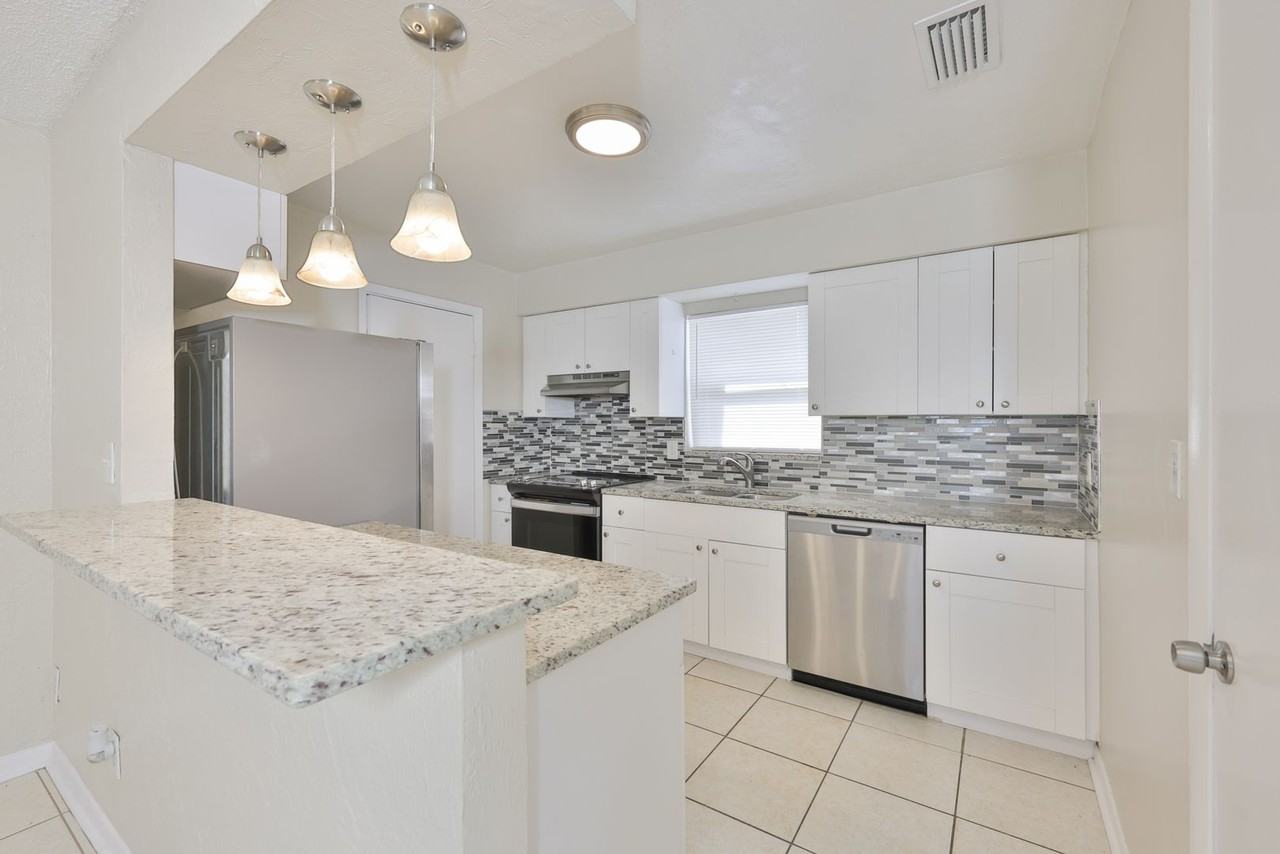 1283 Palm St #B - Photo 7 of 32