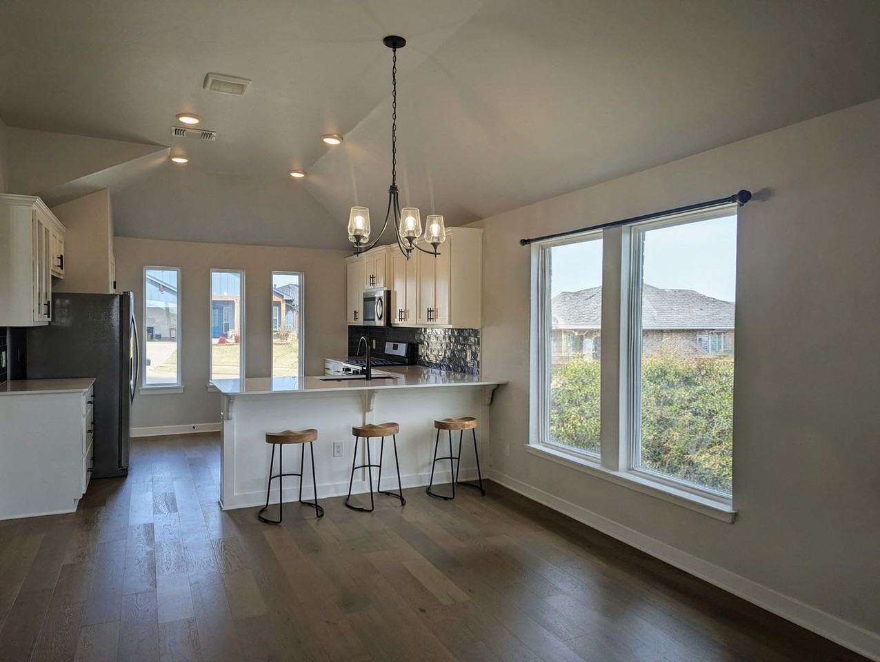 401 Irish Ln - Photo 4 of 24