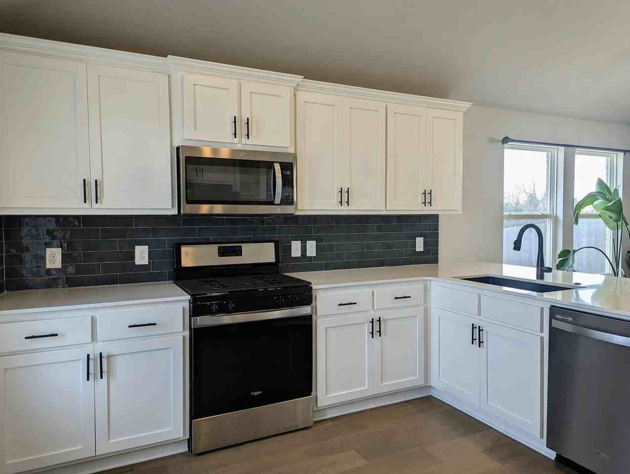 401 Irish Ln - Photo 5 of 24