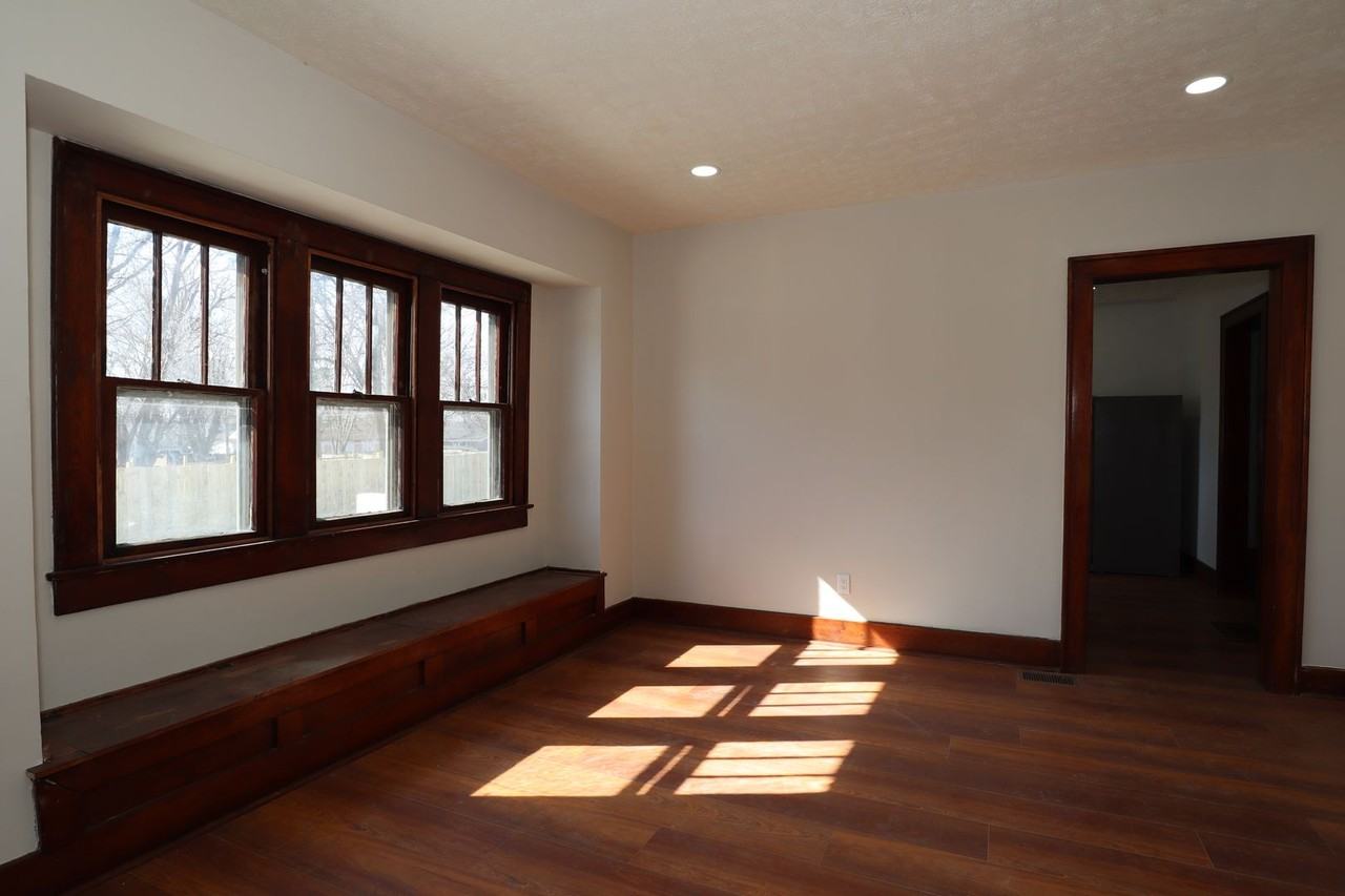 1718 Thaddeus St - Photo 6 of 23