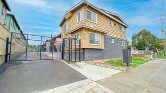 424 Emerald Ave - Photo 1 of 1