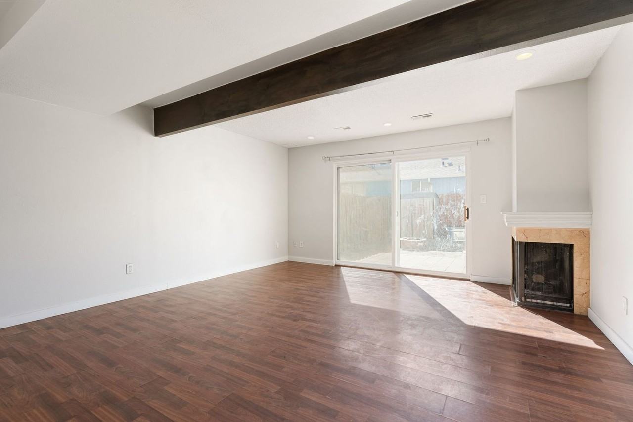 1910 E 18th St - Photo 3 of 19