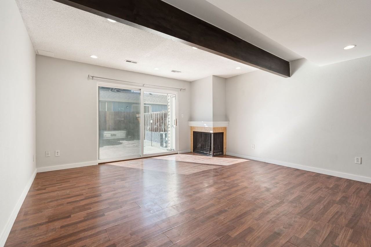 1910 E 18th St - Photo 4 of 19