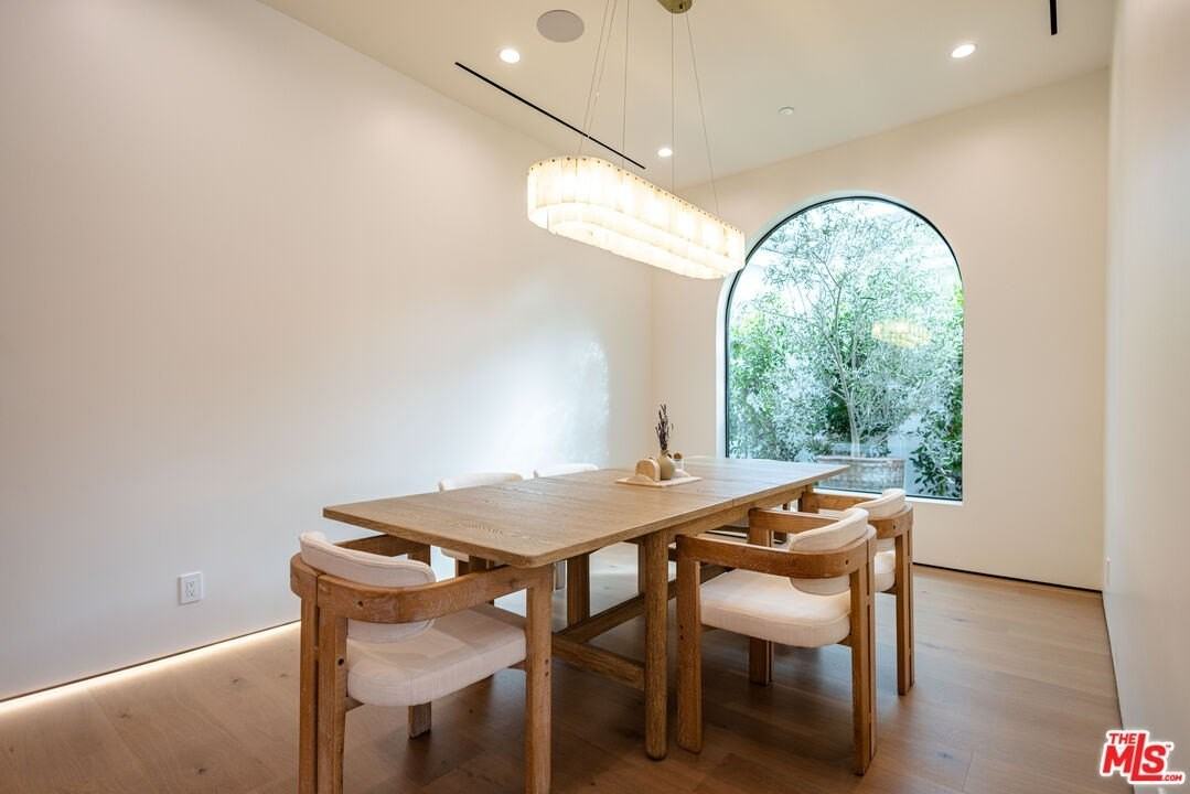 4703 Saloma Ave - Photo 7 of 26