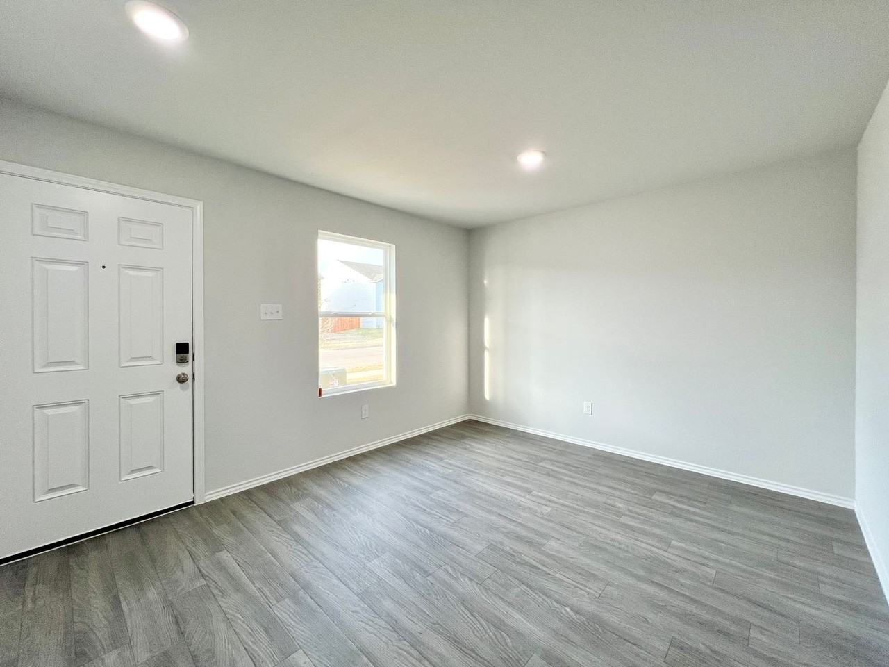 872 Eagles Nest Dr - Photo 3 of 43