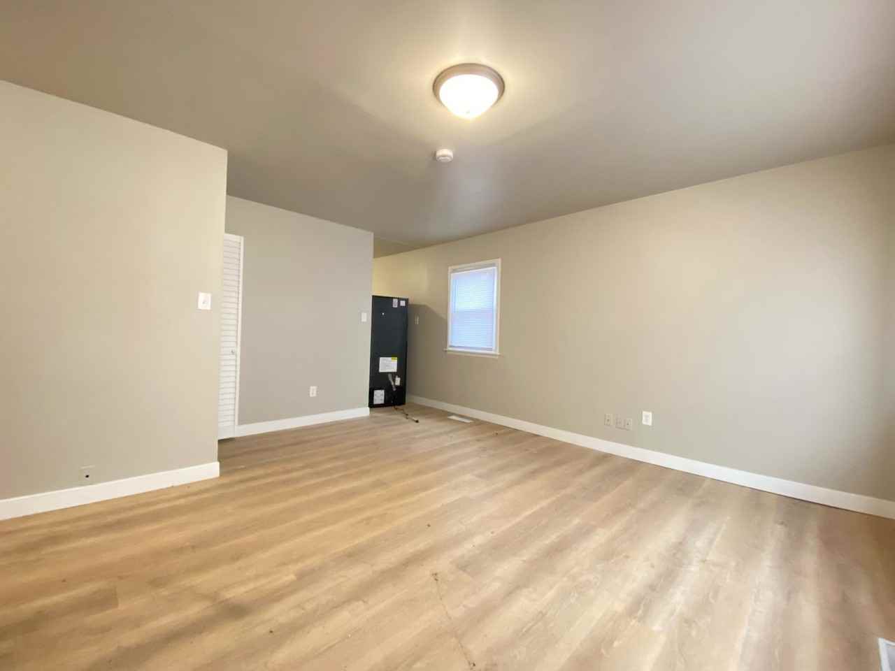 420 177th St - Photo 2 of 12