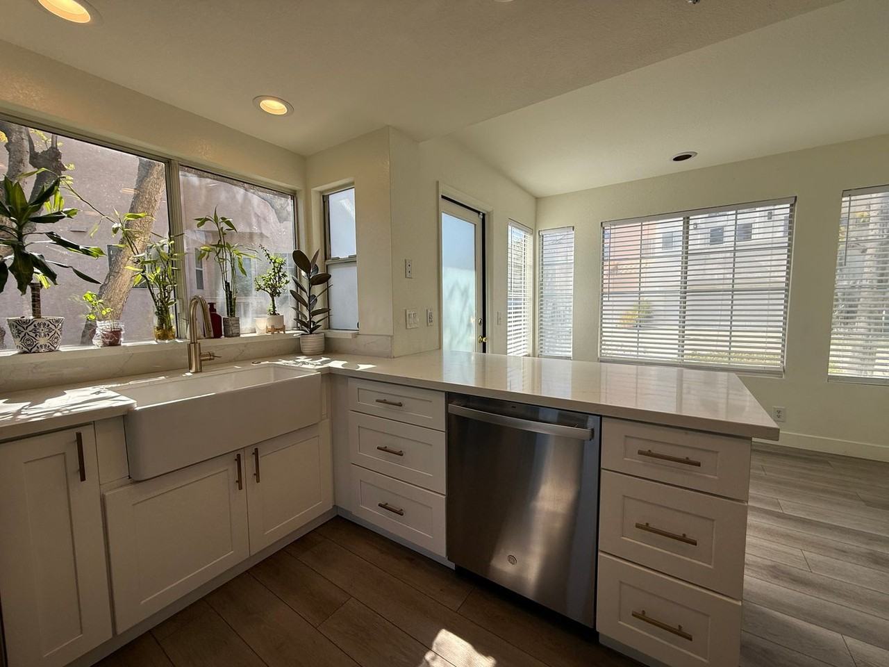 3863 Settineri Ln - Photo 7 of 49