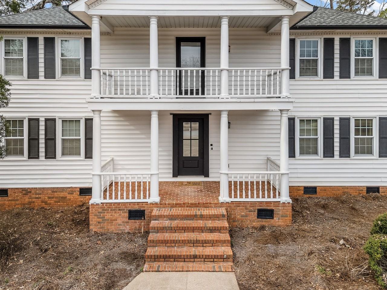 301 Ashwick Ct - Photo 4 of 49