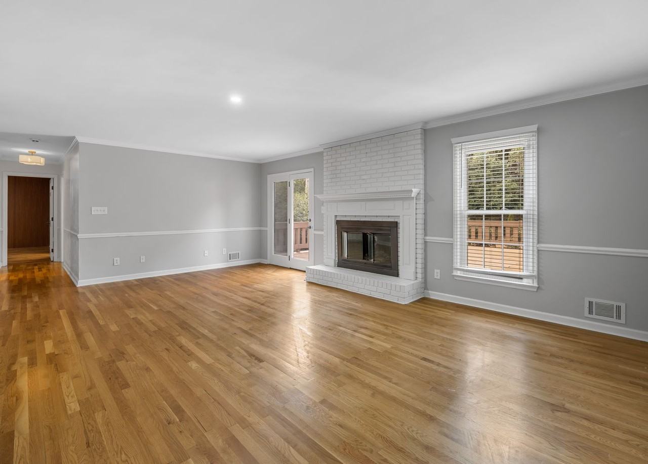 301 Ashwick Ct - Photo 7 of 49