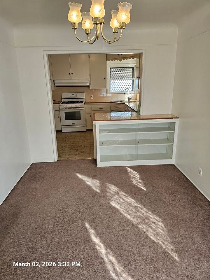 620 N Beatrice Dr - Photo 3 of 11