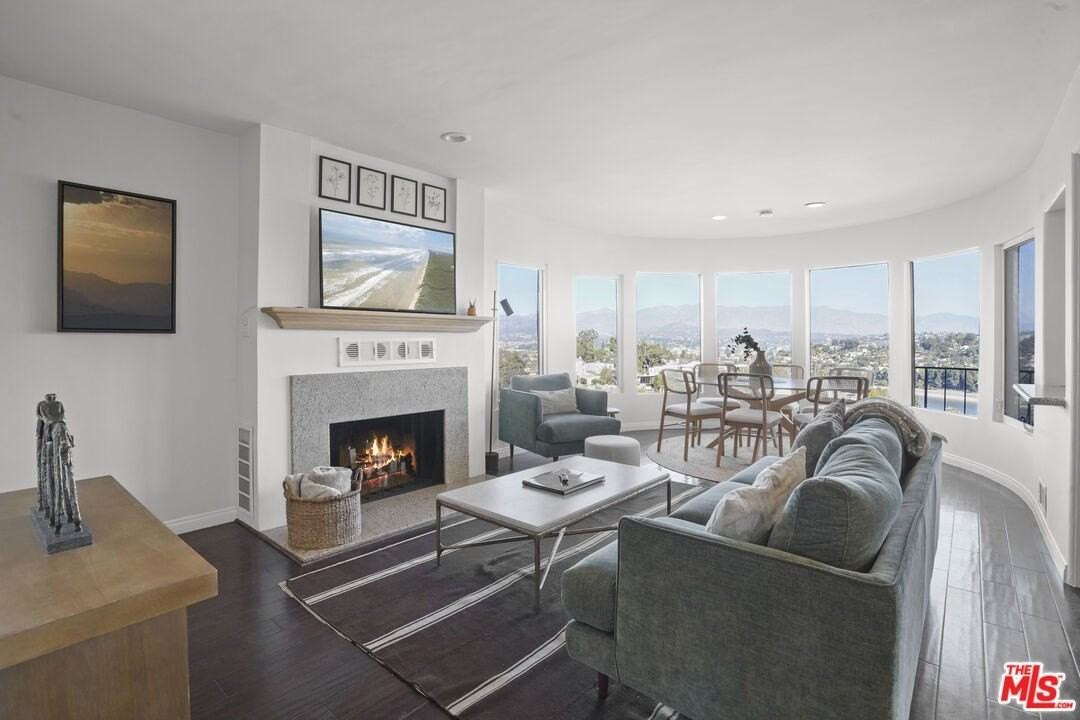 1850 San Jacinto St - Photo 2 of 22