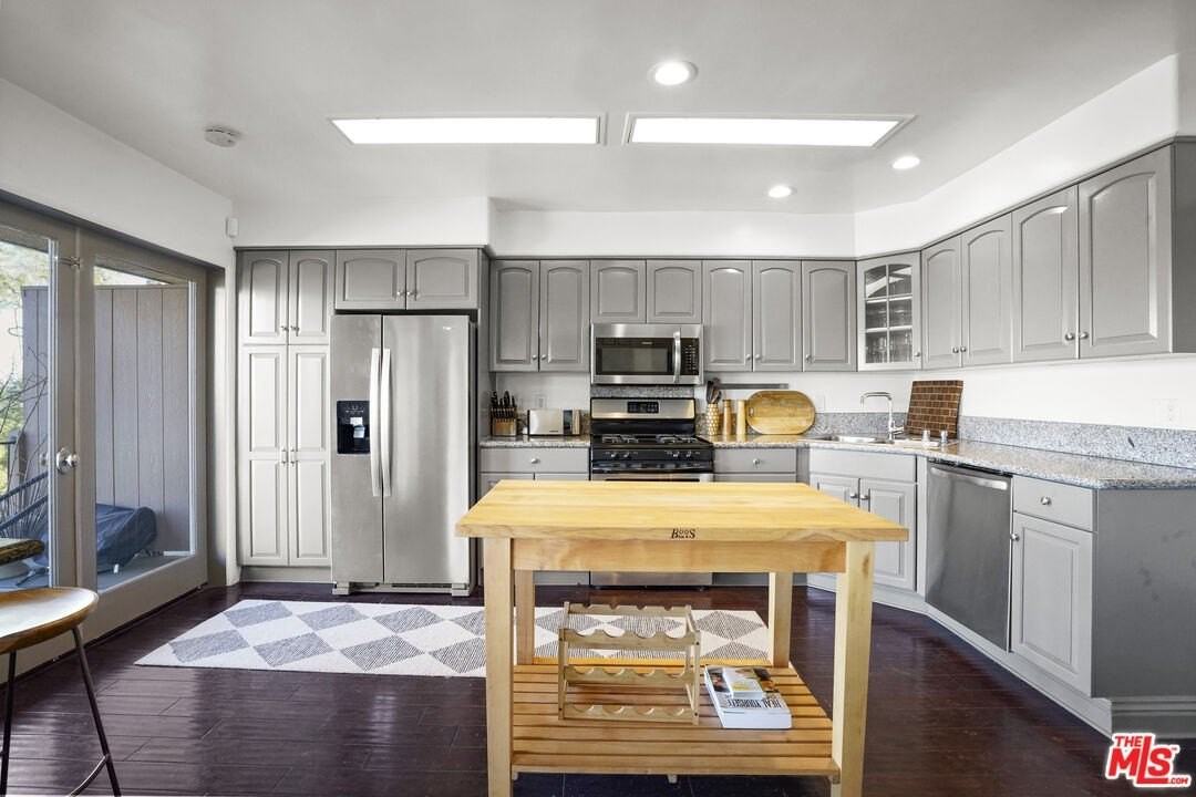 1850 San Jacinto St - Photo 4 of 22