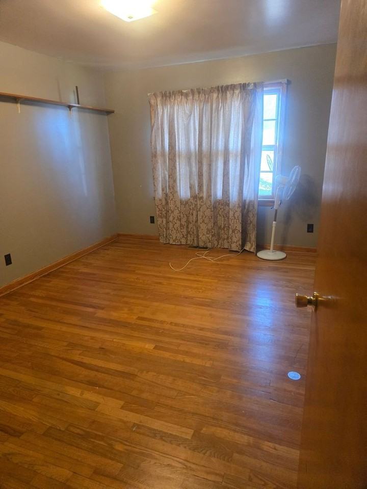 1033 Skyline Dr - Photo 3 of 18