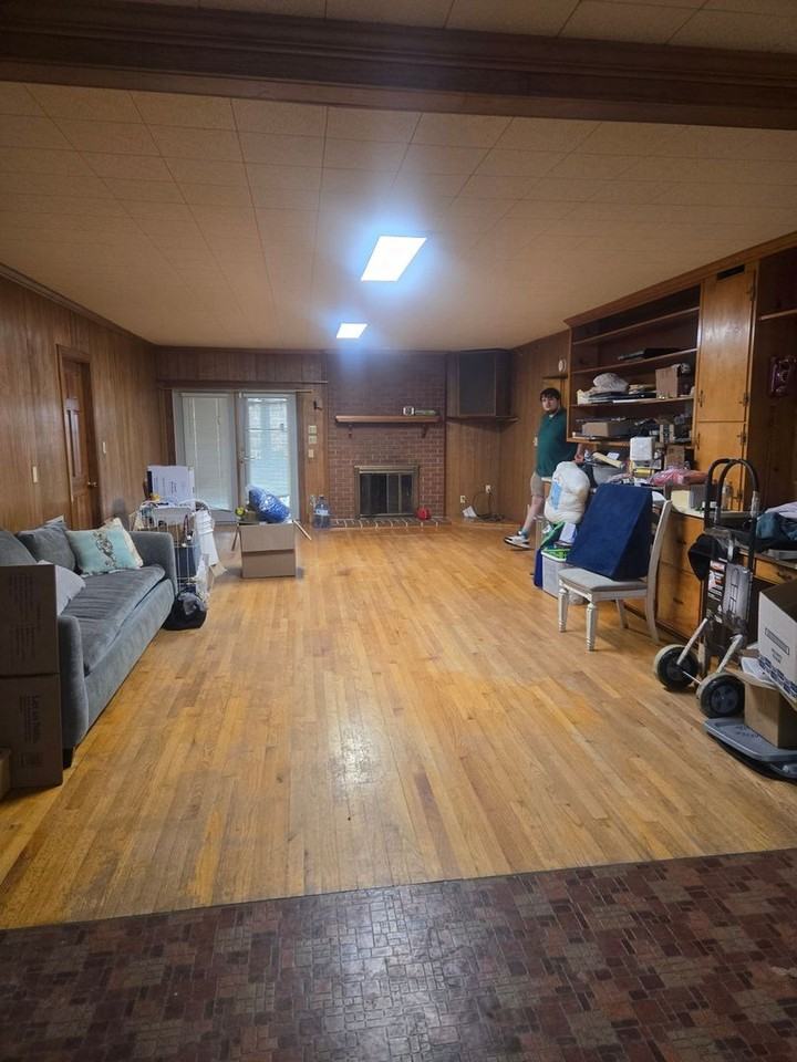 1033 Skyline Dr - Photo 4 of 18