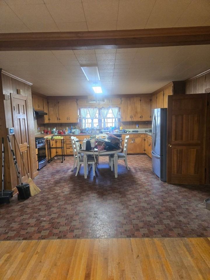 1033 Skyline Dr - Photo 2 of 18