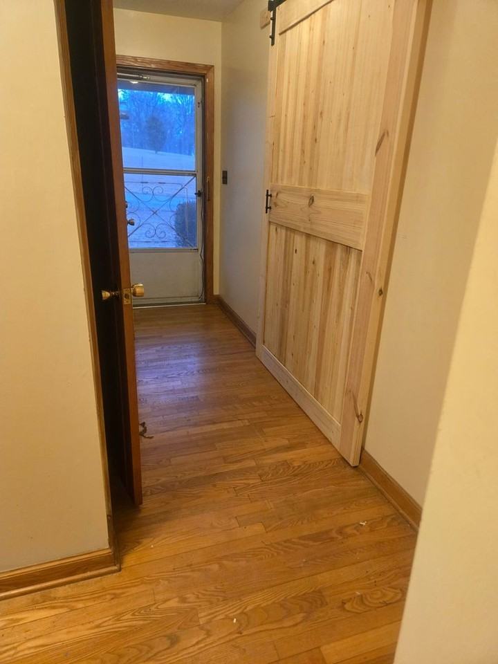 1033 Skyline Dr - Photo 7 of 18