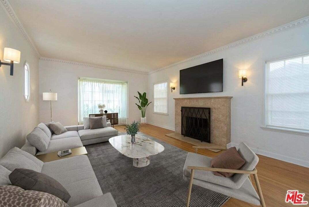 3986 Hepburn Ave - Photo 5 of 39