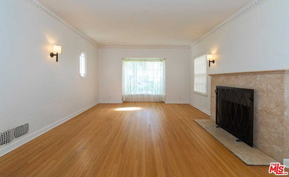 3986 Hepburn Ave - Photo 6 of 39