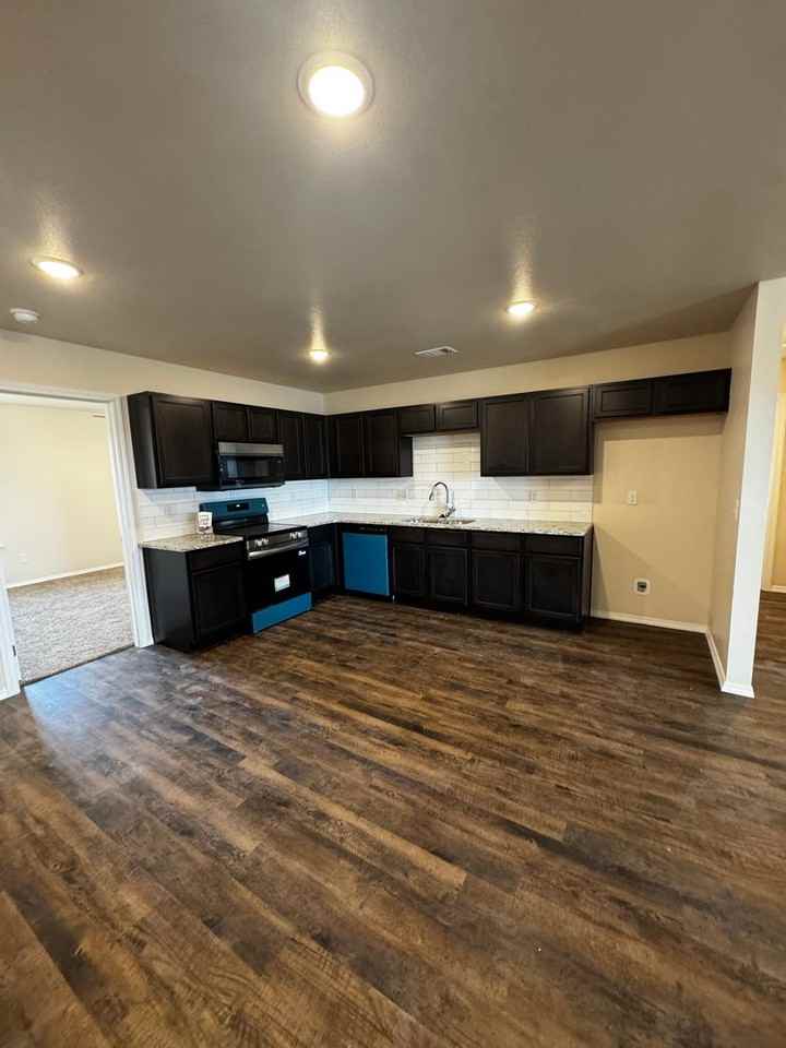 4400 Sunset St - Photo 2 of 16