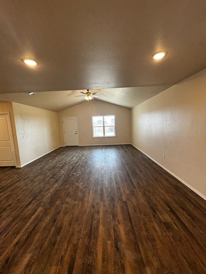 4400 Sunset St - Photo 3 of 16