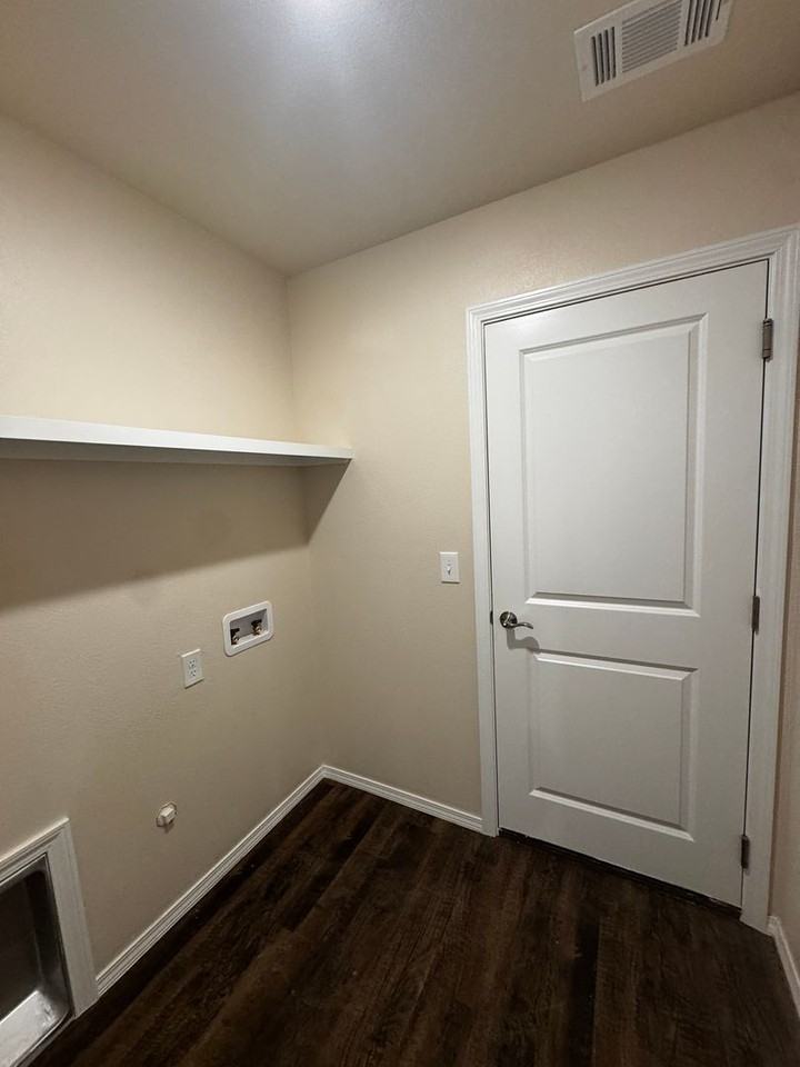 4400 Sunset St - Photo 6 of 16